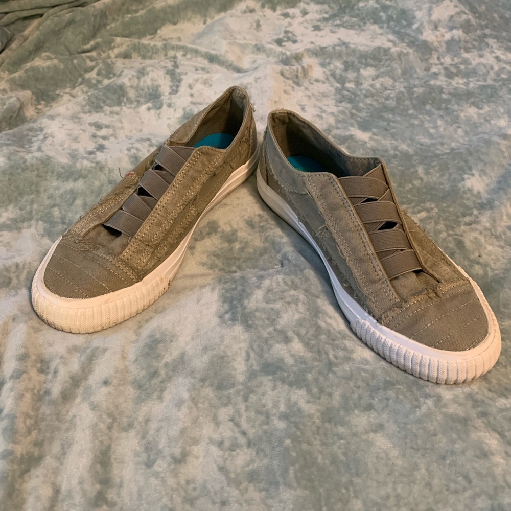 Blowfish shoes - slip on - army green